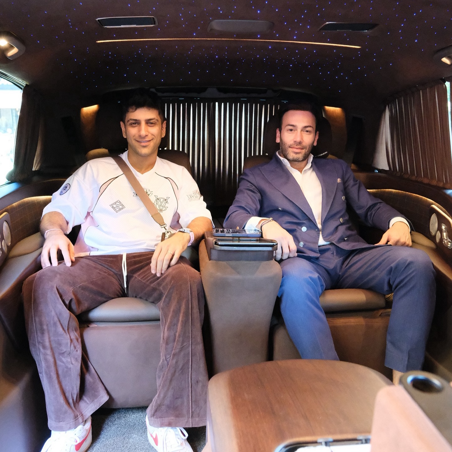 Reynmen ve Salih Malkoç Ertex VIP araç iç mekânında